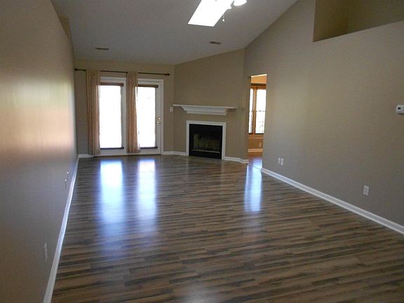 4th image of 481 Glendora Dr
