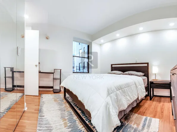 150 West 51st Street 1412 image 2 of 7