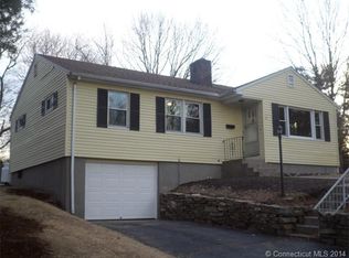 27 Park Ave, Uncasville, CT 06382