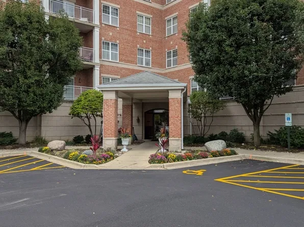 101 Pointe Dr Unit 203, Northbrook, IL 60062