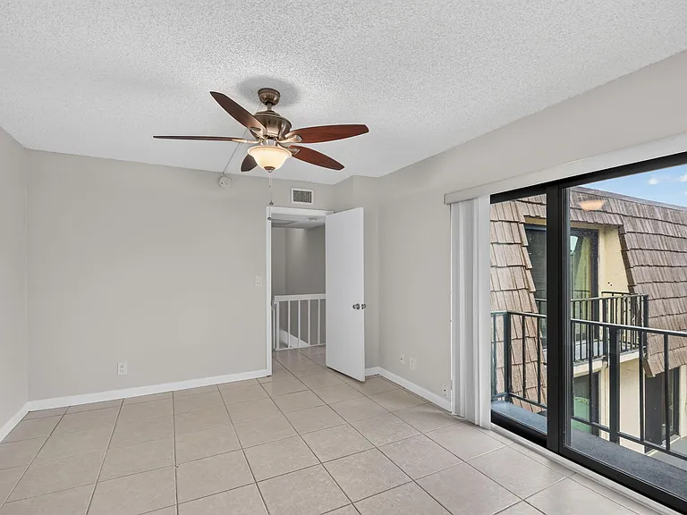 744 Springdale Cir — Photo 24