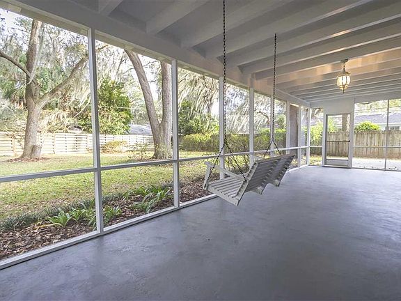 Large Screened in back patio