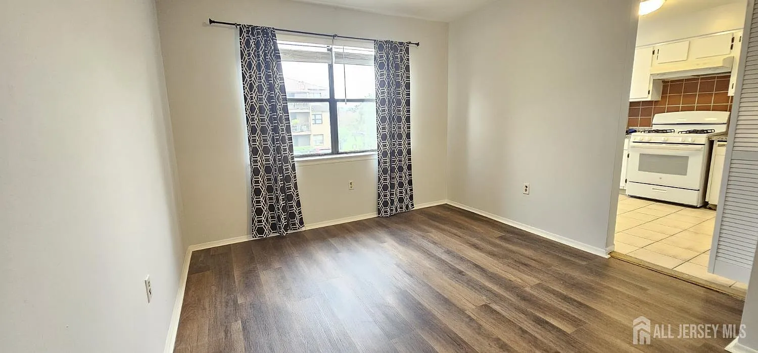 1 bed, 1.0 bath, $2,000 — Photo 3