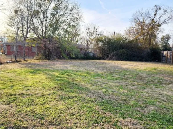 802 N Congress St, Bryan, TX 77803