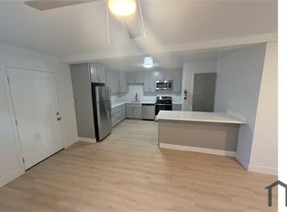 587 105th Ave #8, Oakland, CA 94603