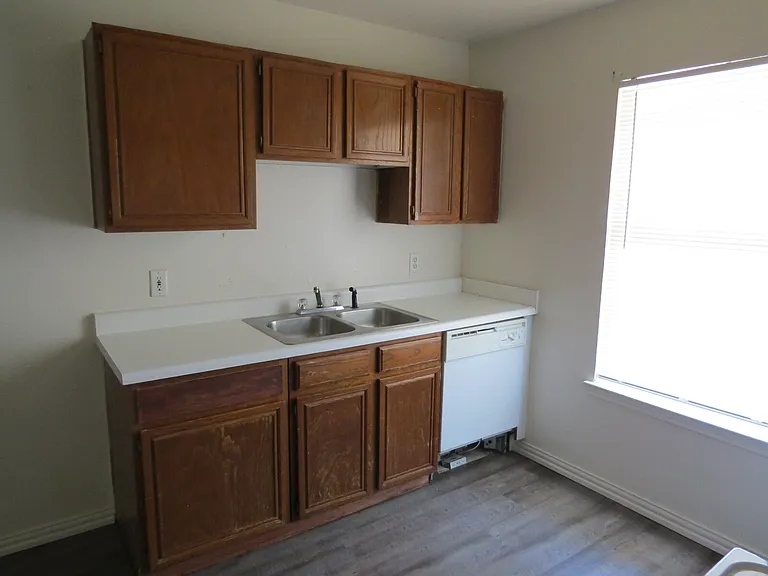 1602 Benttree Dr #D — Photo 5