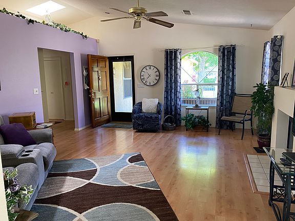 2nd image of 10817 Towne Park Dr NE