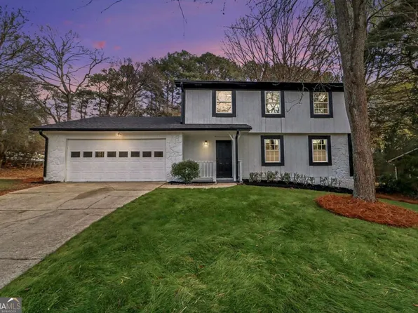 432 Rock Meadow Dr, Stone Mountain, GA 30088