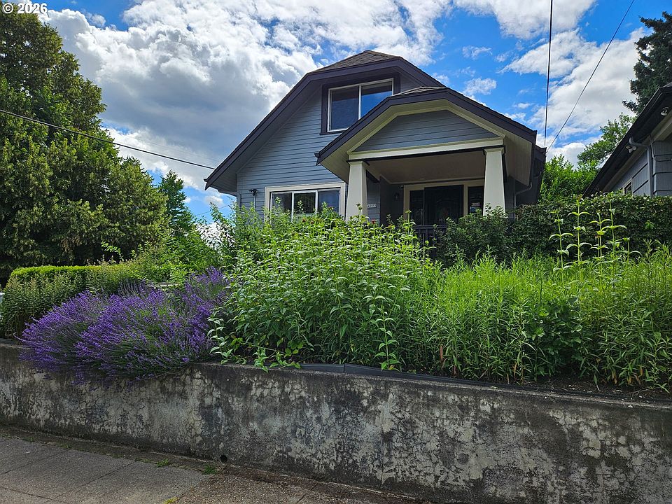 1st image of 4003 NE Grand Ave