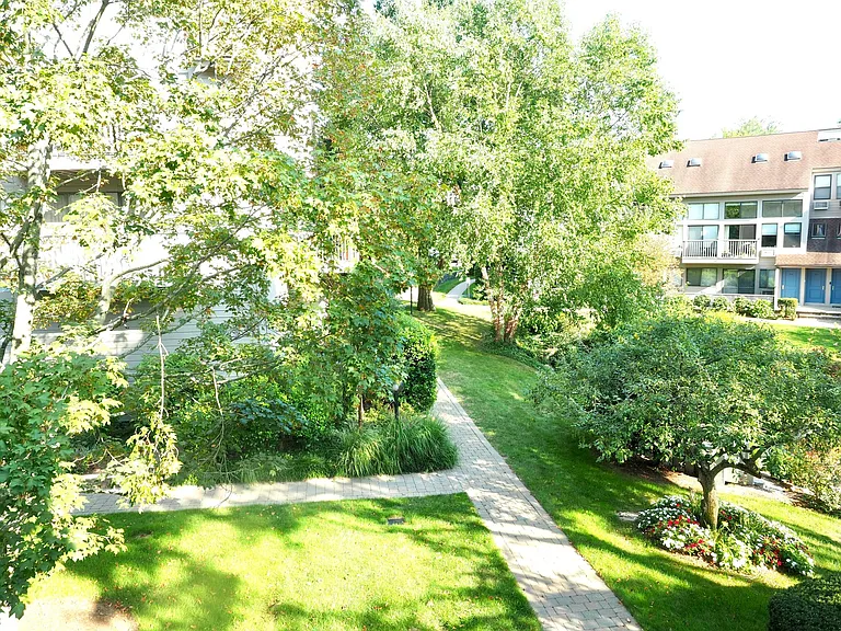 1465 E Putnam Ave #528 — Photo 12