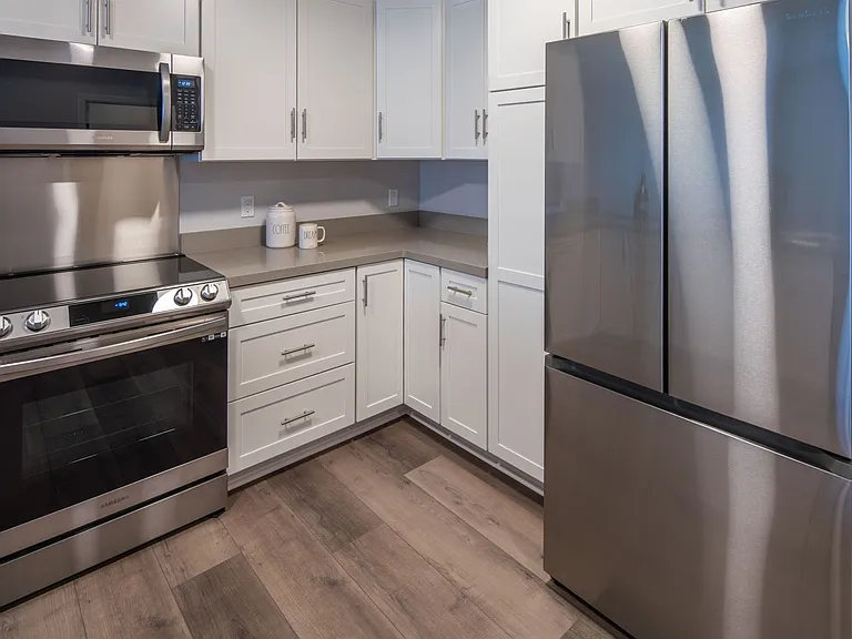 Village Place Apartments — Photo 39