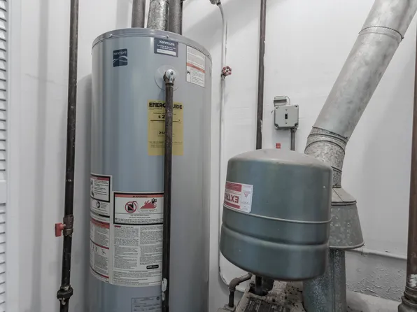 154-05 Riverside Drive image 19 of 21