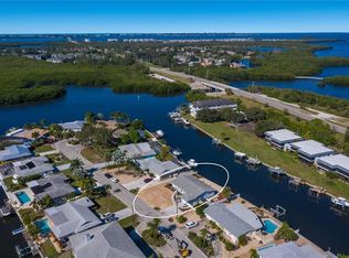 10416 Sandpiper Rd W, Bradenton, FL 34209