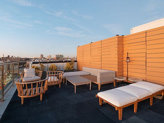 5th image of 567 Ocean Ave #Townhouse 02