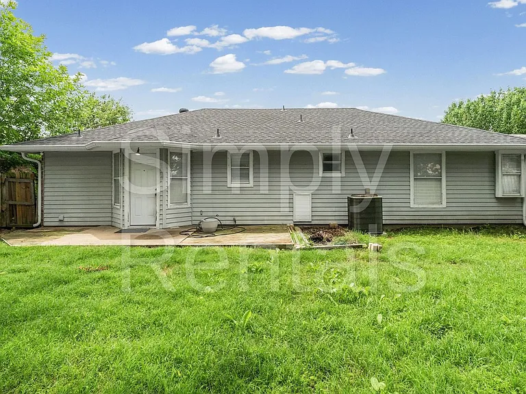 2504 Paul St — Photo 34
