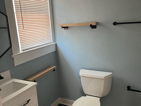 3rd image of 135 Koehler Ct