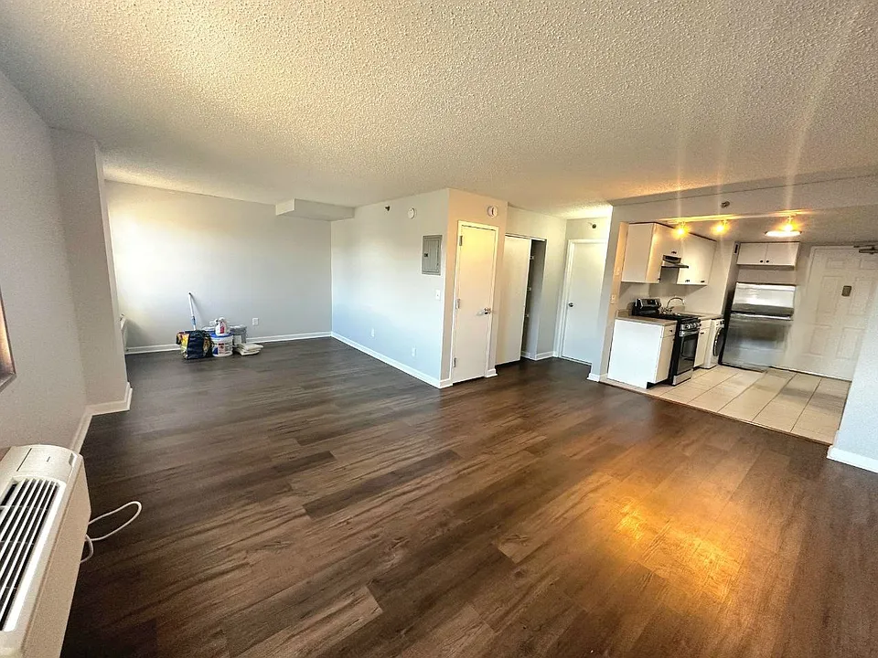 35 W 25th St #1L
