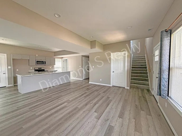 2124 N Bradbury Ln — Photo 6