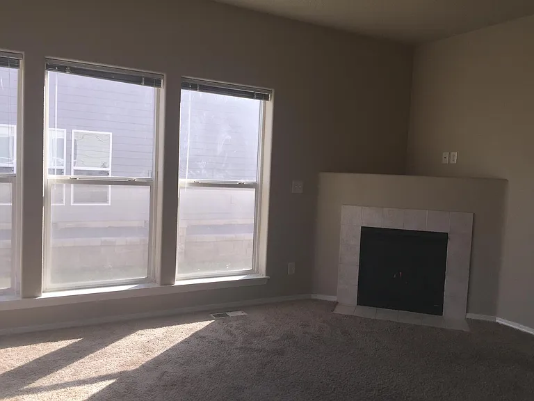 413 NW Viola St — Photo 3