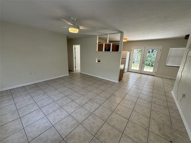 516 Laurel Rd W — Photo 3