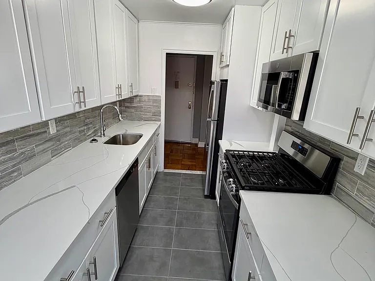 65th Cres — Photo 1