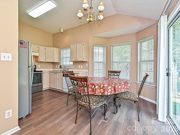 5th image of 13939 Dingess Rd