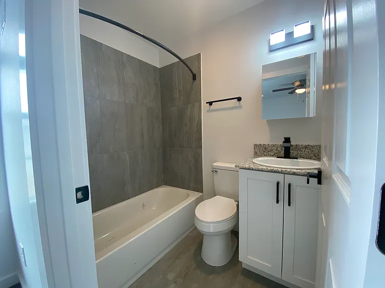 340 Sunnyside Dr #B — Photo 17