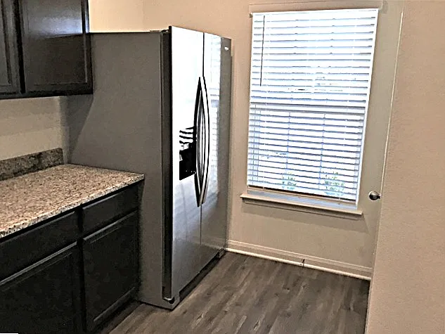 5 bed, 2.5 bath, 2543 sqft, $2,430 — Photo 4