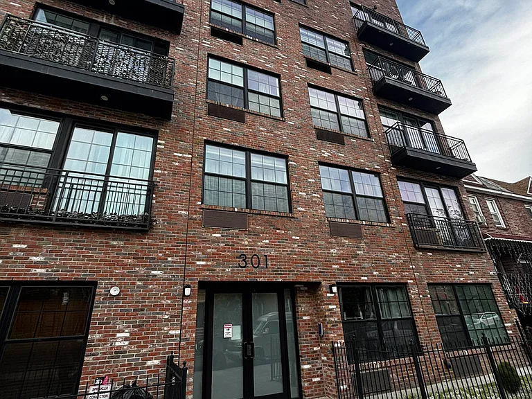 301 Covert St #4E — Photo 11