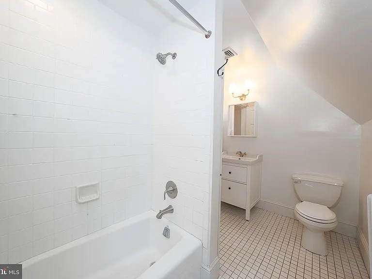 504 Harriton Rd — Photo 41