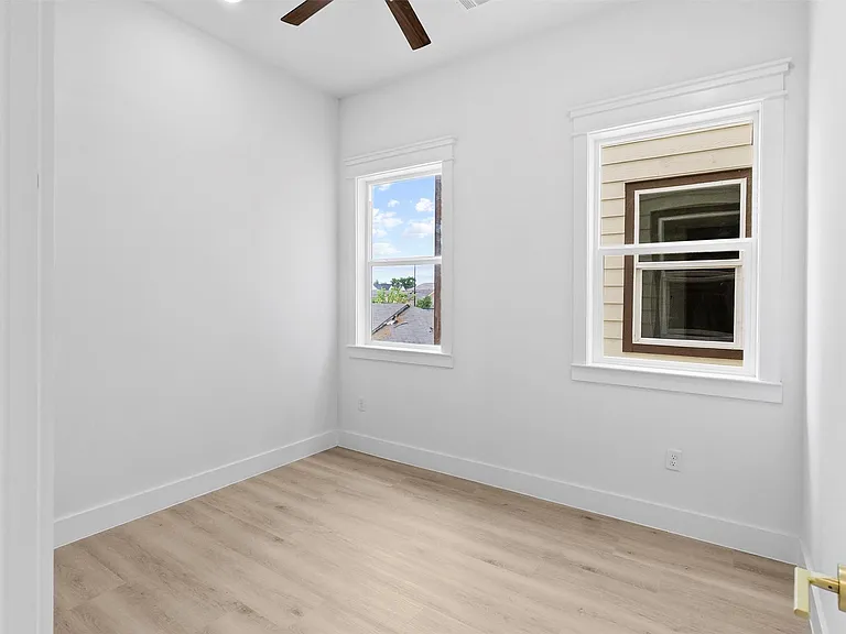 821-821 N Loop Ctr S #1 — Photo 10
