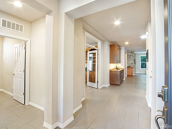 3rd image of 4716 Meriwood Dr NE