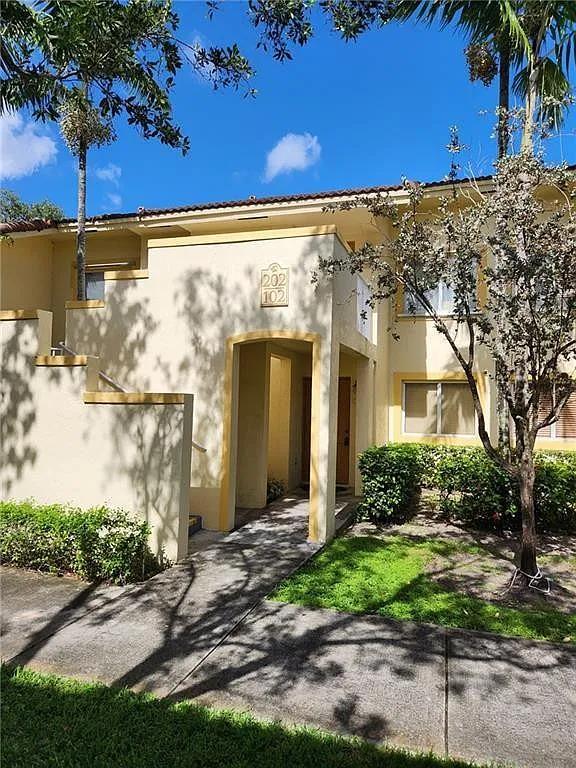 2 bed, 2.0 bath, 965 sqft, $1,850 — Photo 1