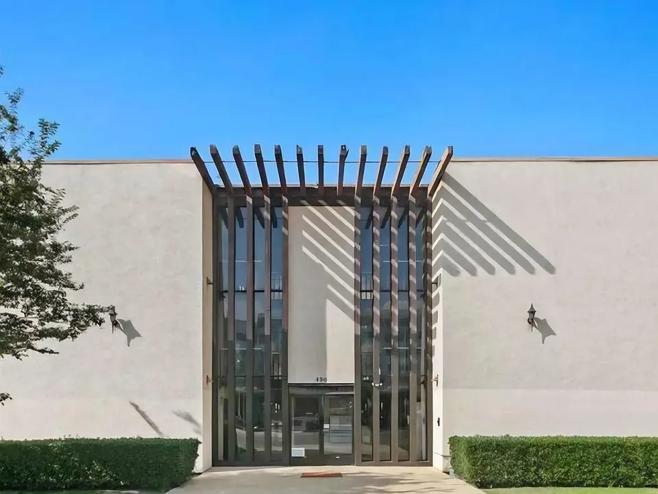 Building Photo 5