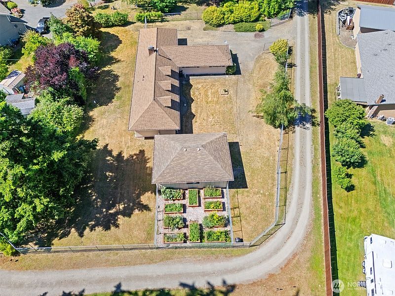 3rd image of 3512 SE Salmonberry Road