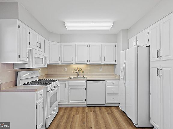 3rd image of 104 Condon Ave