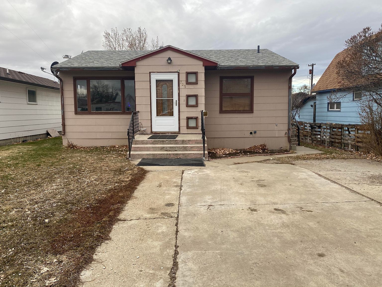 725 Pennsylvania St, Chinook, MT 59523 Zillow