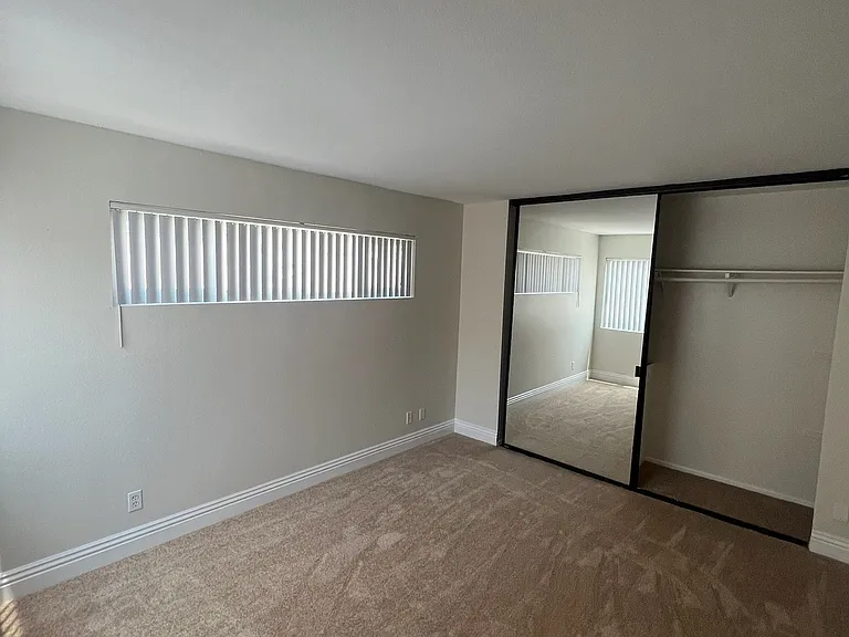 Redondo Palms — Photo 6