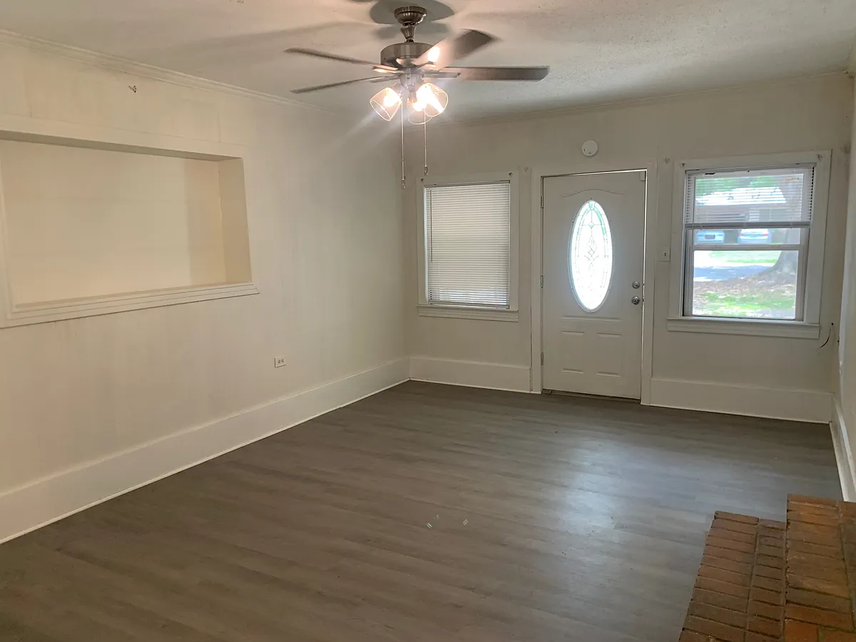 Living Room, Image 1 - 705 Hacker St