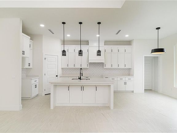 4th image of 2906 Arboledas Dr