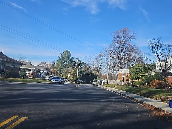 4th image of 539 Woodside Rd
