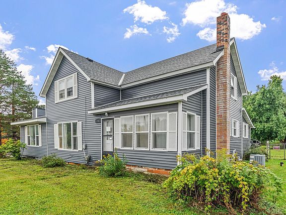2nd image of 1764 Main St