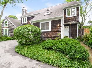 182 E Winthrop Ln, Lake Forest, IL 60045