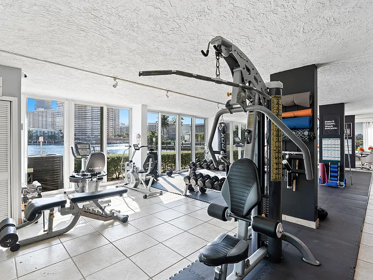 121 Golden Isles Dr #Penthouse 1 — Photo 18