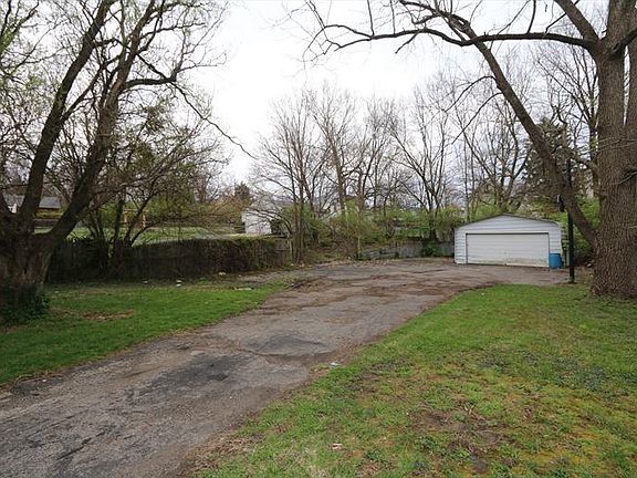 4th image of 1064 Rosemont Ave