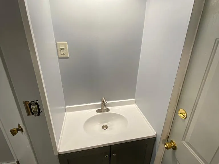 130 W Elm St #B — Photo 11