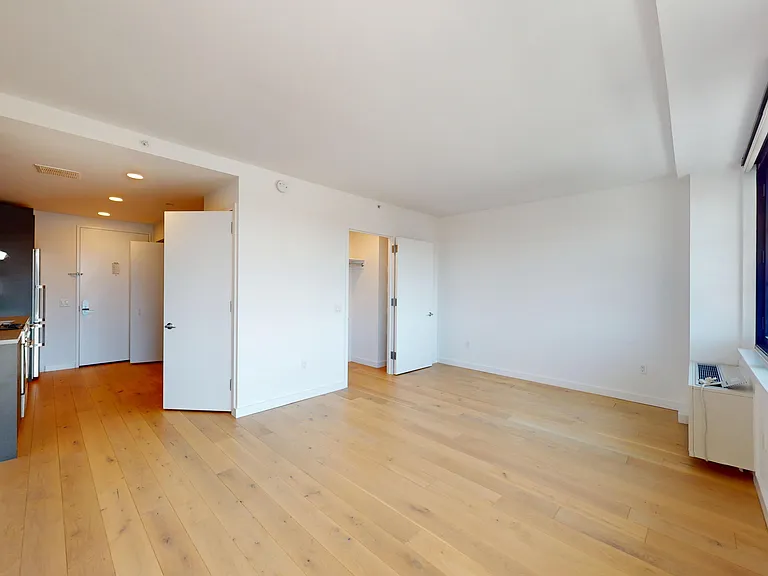 144-74 Northern Blvd #8Q — Photo 2