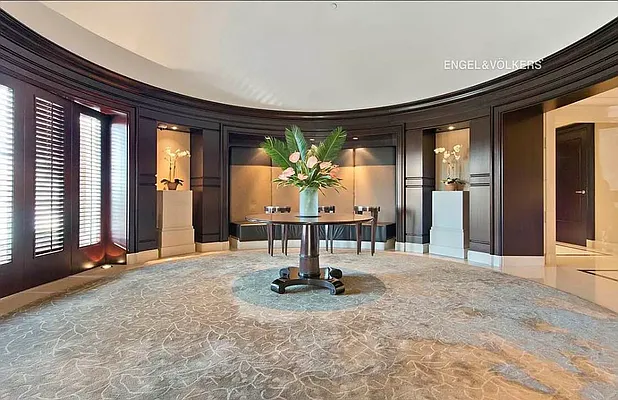 Rented by E Realty International Corp | media 30