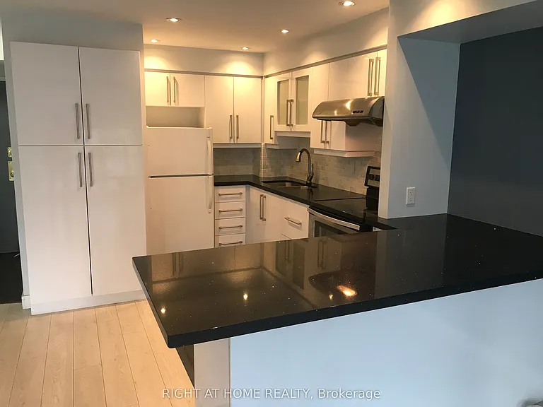 40 Scollard St #1601 — Photo 16