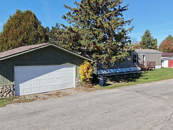 3rd image of 377 Woodland Heights Ter